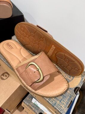 🎉LAST PIECE🎉Born Miarra Big Buckle Slide Sandals - Leather